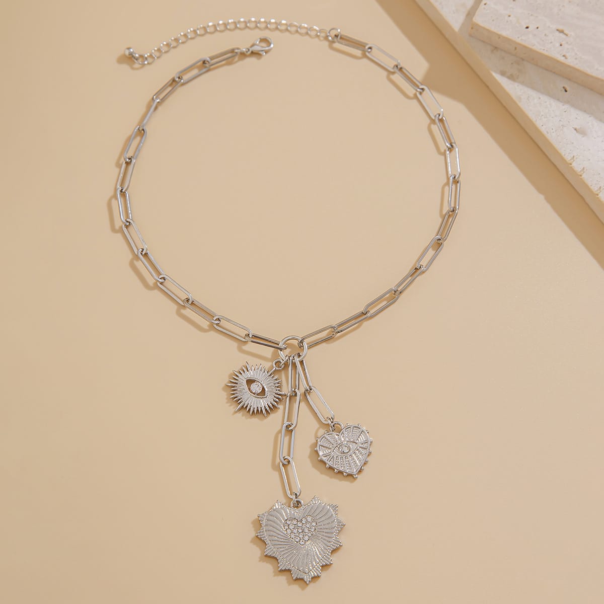 fc4935c3-5eca-4db2-8ef8-a9a5b6cd8e89.jpg Cold Wind Heart-shaped Alloy Pendant Clavicle Chain - Image 6